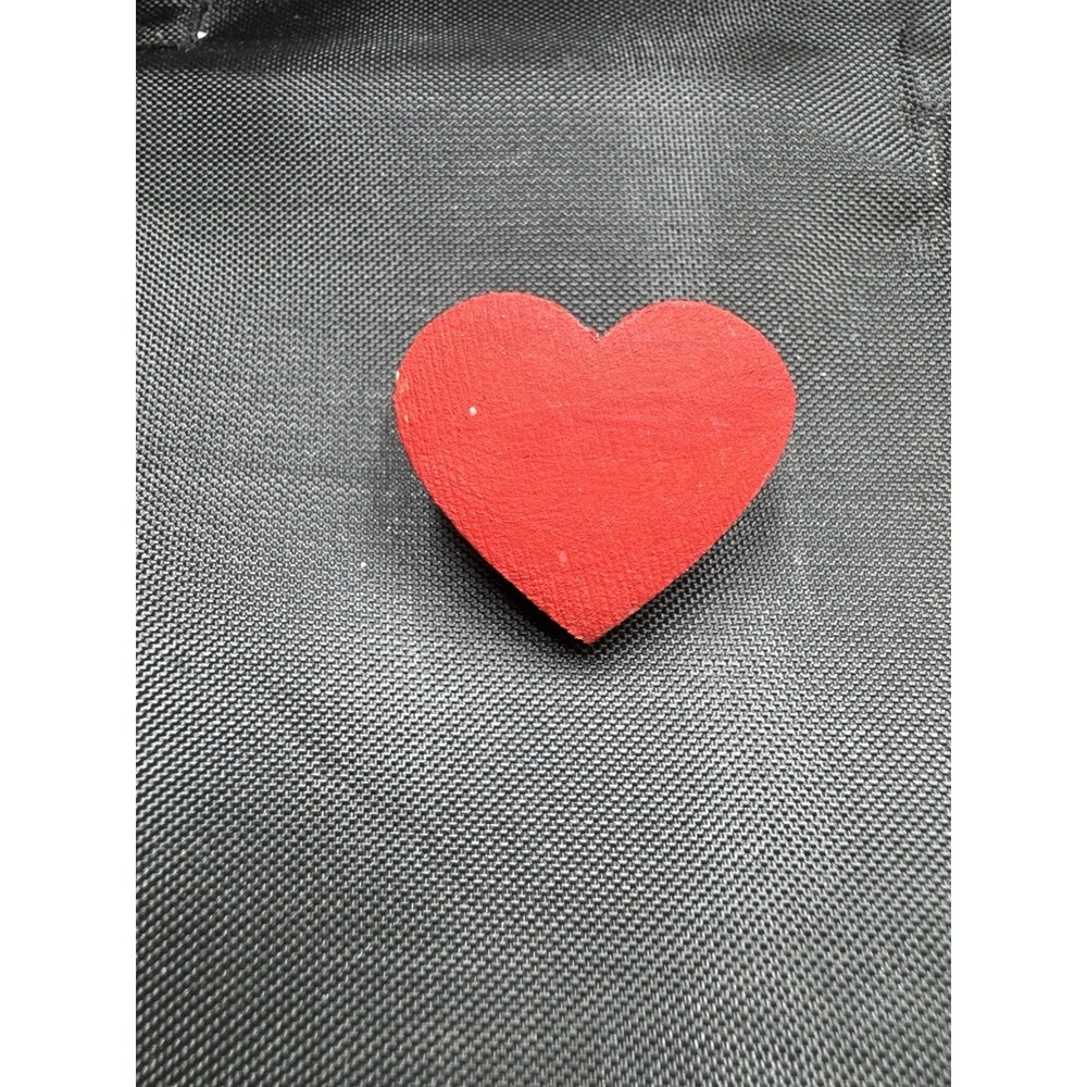Vintage Red Wood Heart Pin‎